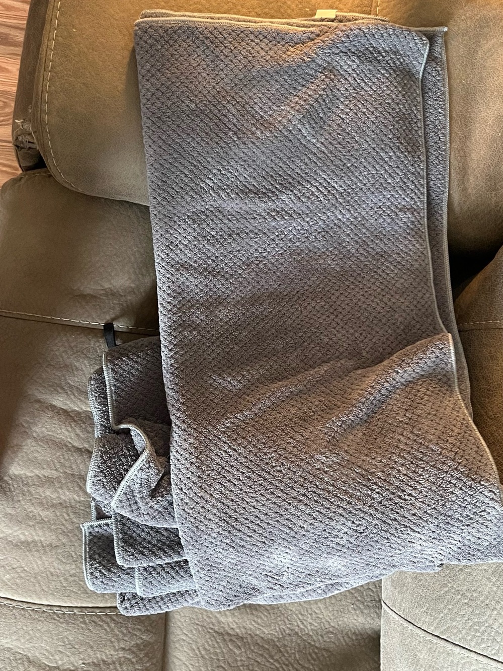 Microfiber grey bath towels